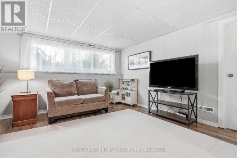 3 GLENGROVE AVENUE, Grimsby (Grimsby Beach), Ontario, L3M4L6