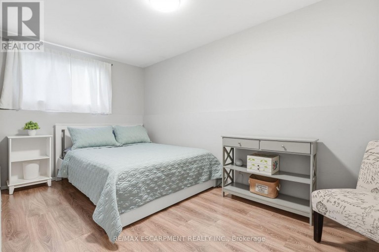 3 GLENGROVE AVENUE, Grimsby (Grimsby Beach), Ontario, L3M4L6