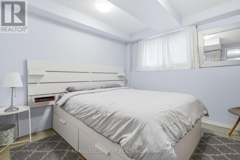 3 GLENGROVE AVENUE, Grimsby (Grimsby Beach), Ontario, L3M4L6