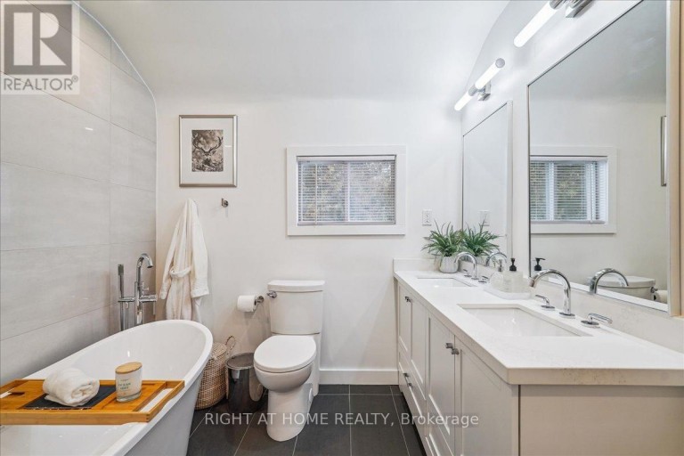 2090 STONEHOUSE CRESCENT, Mississauga (Sheridan), Ontario, L5H3J1