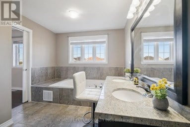 2048 MCNEIL STREET Innisfil (Alcona) Ontario photo 17