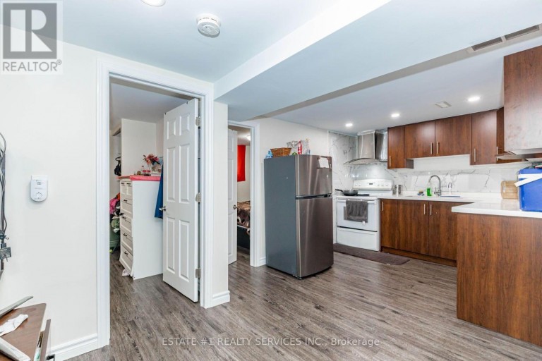80 ADDINGTON CRESCENT, Brampton (Avondale), Ontario, L6T2R3