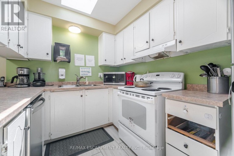 178 ATHENIA DRIVE, Hamilton (Stoney Creek), Ontario, L8J1V8