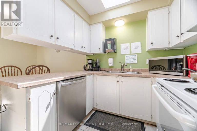 178 ATHENIA DRIVE, Hamilton (Stoney Creek), Ontario, L8J1V8