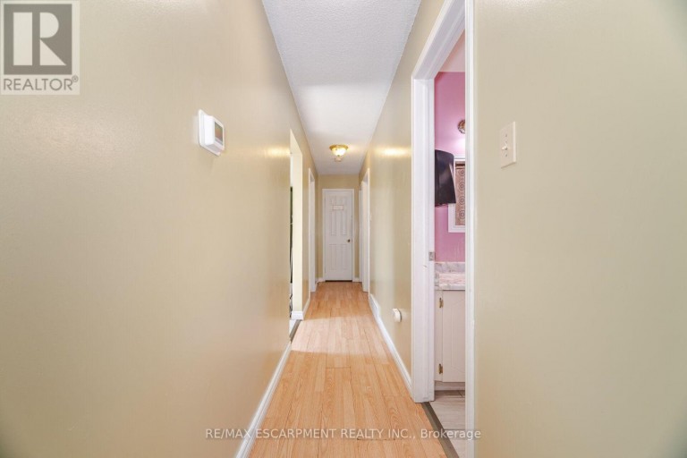 178 ATHENIA DRIVE, Hamilton (Stoney Creek), Ontario, L8J1V8