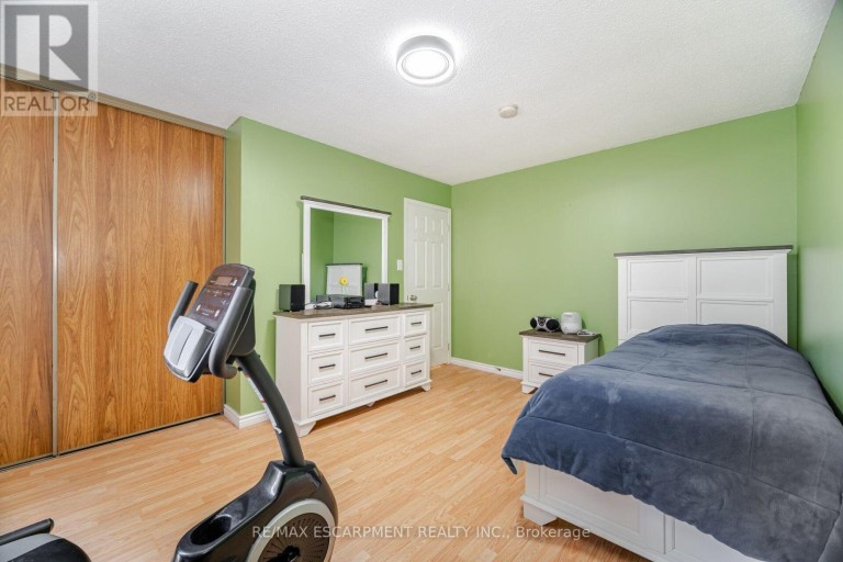 178 ATHENIA DRIVE, Hamilton (Stoney Creek), Ontario, L8J1V8