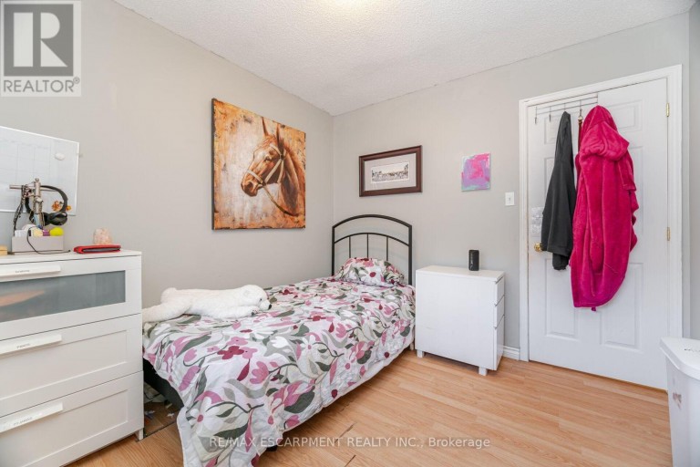 178 ATHENIA DRIVE, Hamilton (Stoney Creek), Ontario, L8J1V8