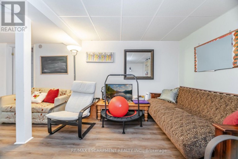 178 ATHENIA DRIVE, Hamilton (Stoney Creek), Ontario, L8J1V8