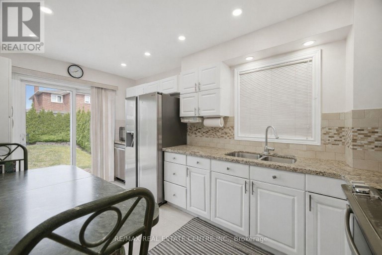 11 SHERINGHAM STREET, Brampton (Heart Lake West), Ontario, L6Z2P5