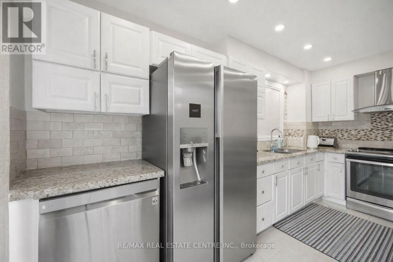 11 SHERINGHAM STREET, Brampton (Heart Lake West), Ontario, L6Z2P5