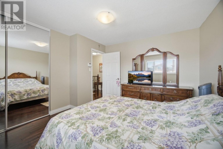 11 SHERINGHAM STREET, Brampton (Heart Lake West), Ontario, L6Z2P5
