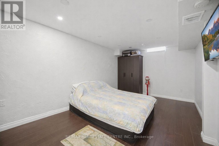 11 SHERINGHAM STREET, Brampton (Heart Lake West), Ontario, L6Z2P5