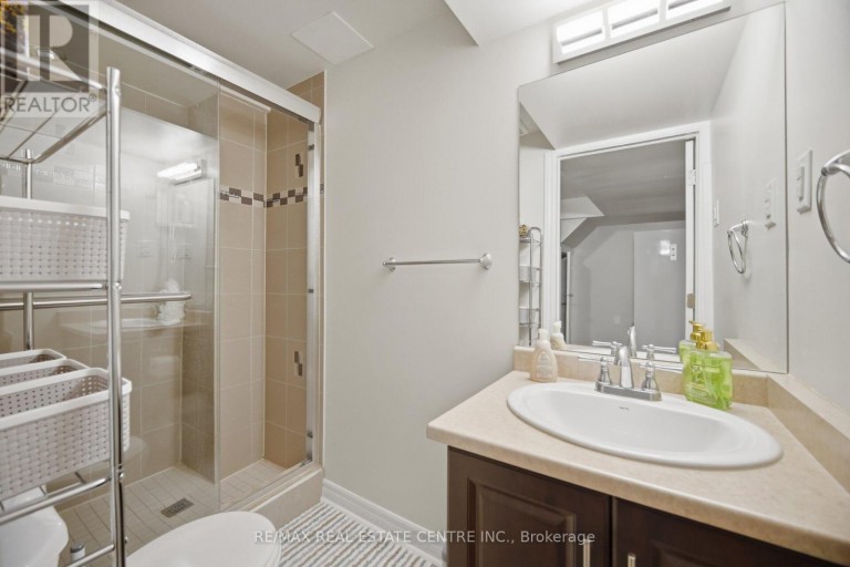 11 SHERINGHAM STREET, Brampton (Heart Lake West), Ontario, L6Z2P5