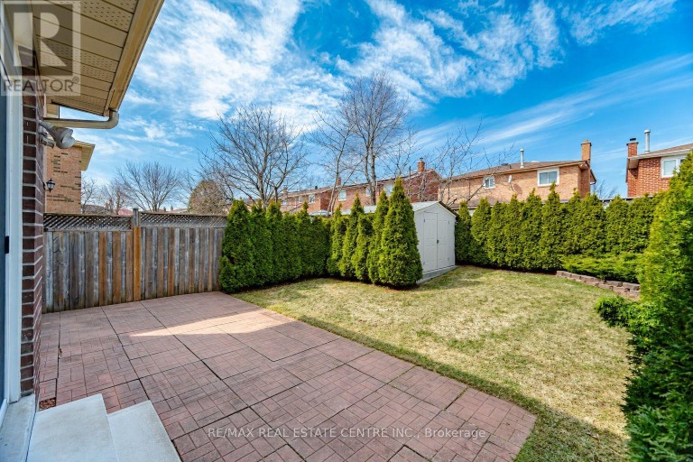 11 SHERINGHAM STREET, Brampton (Heart Lake West), Ontario, L6Z2P5