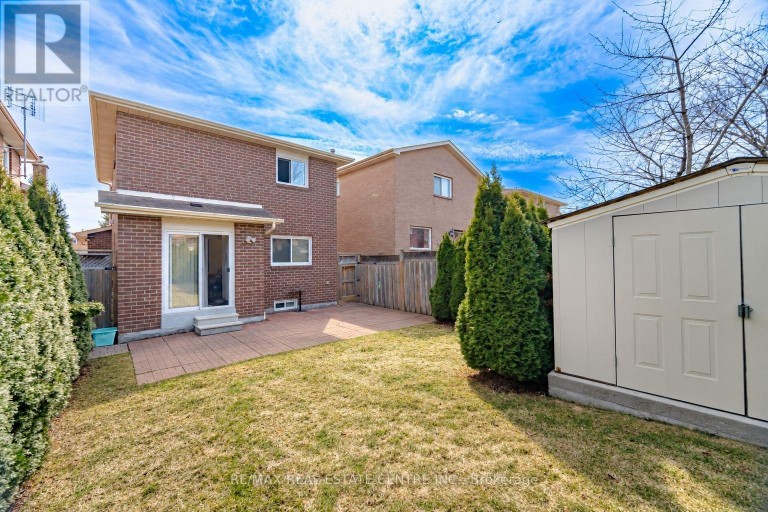 11 SHERINGHAM STREET, Brampton (Heart Lake West), Ontario, L6Z2P5
