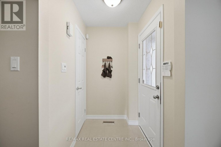 11 SHERINGHAM STREET, Brampton (Heart Lake West), Ontario, L6Z2P5