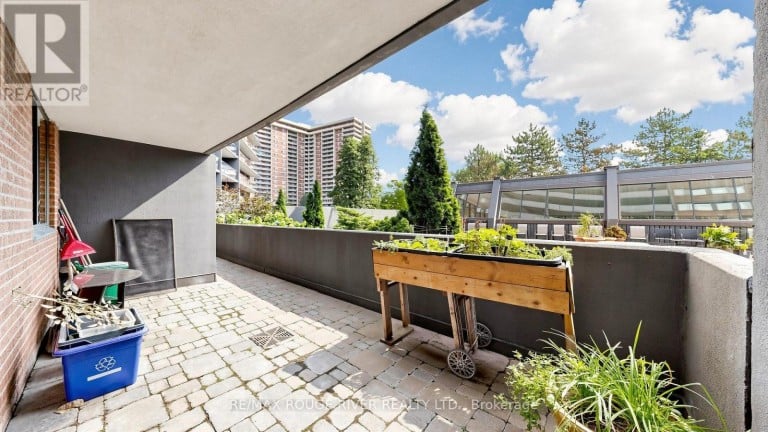 206 - 757 VICTORIA PARK AVENUE, Toronto (Oakridge), Ontario, M4C5N8