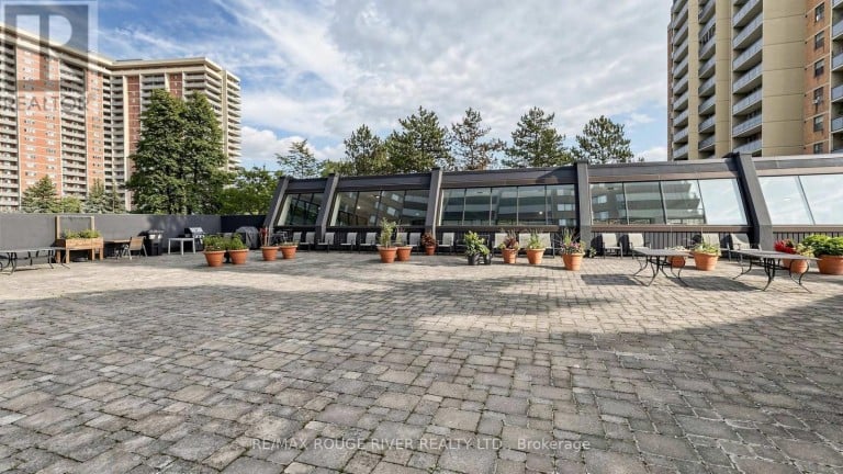 206 - 757 VICTORIA PARK AVENUE, Toronto (Oakridge), Ontario, M4C5N8