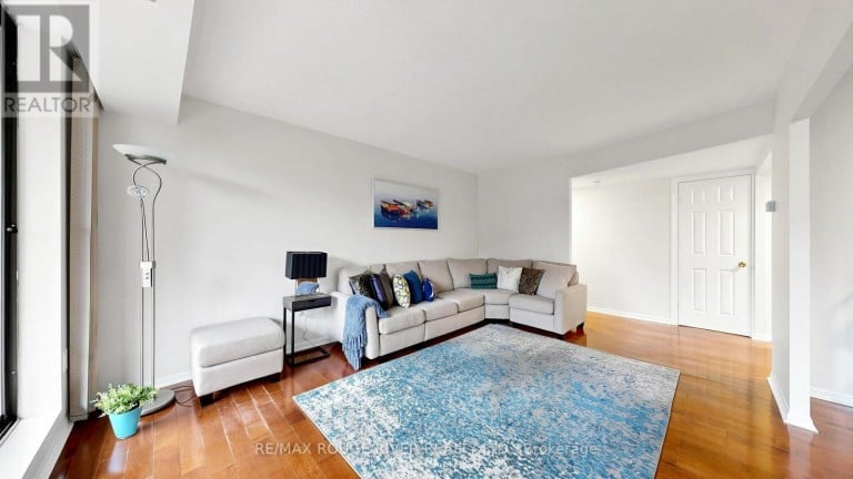 206 - 757 VICTORIA PARK AVENUE, Toronto (Oakridge), Ontario, M4C5N8