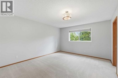 22 Lincoln Green SW Calgary Alberta photo 14