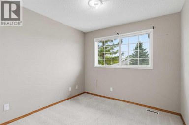 22 Lincoln Green SW Calgary Alberta photo 21