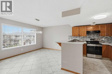 22 Lincoln Green SW Calgary Alberta photo 9