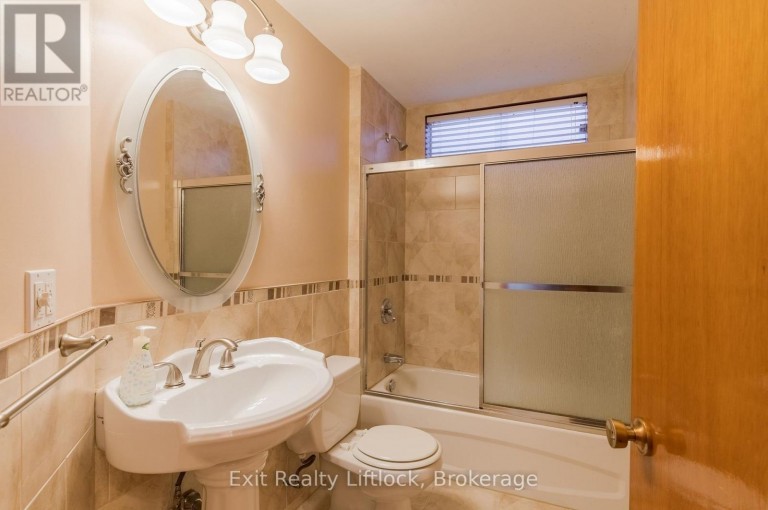 843 LOGAN AVENUE, Toronto (North Riverdale), Ontario, M4K3E2