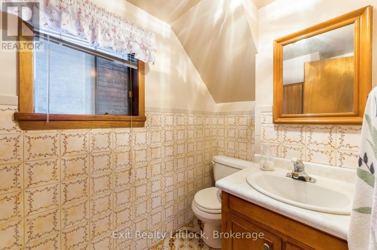 843 LOGAN AVENUE, Toronto (North Riverdale), Ontario, M4K3E2