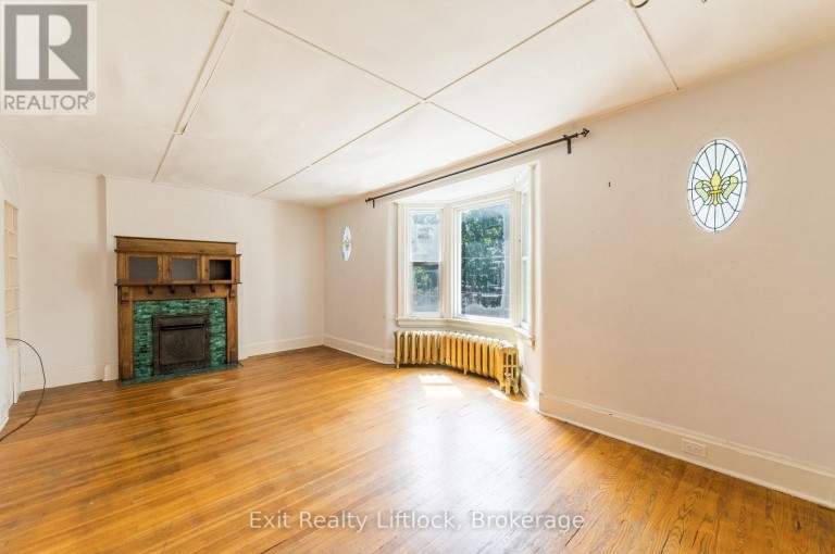 843 LOGAN AVENUE, Toronto (North Riverdale), Ontario, M4K3E2