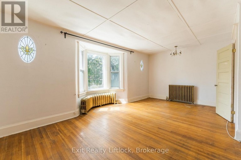 843 LOGAN AVENUE, Toronto (North Riverdale), Ontario, M4K3E2