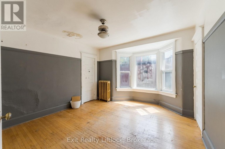 843 LOGAN AVENUE, Toronto (North Riverdale), Ontario, M4K3E2