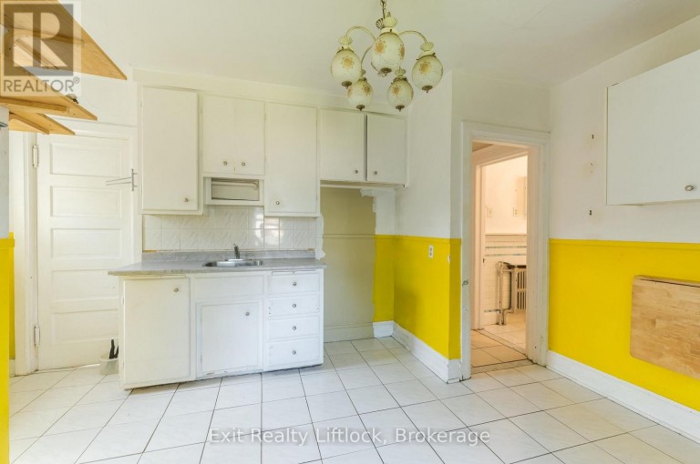 843 LOGAN AVENUE, Toronto (North Riverdale), Ontario, M4K3E2