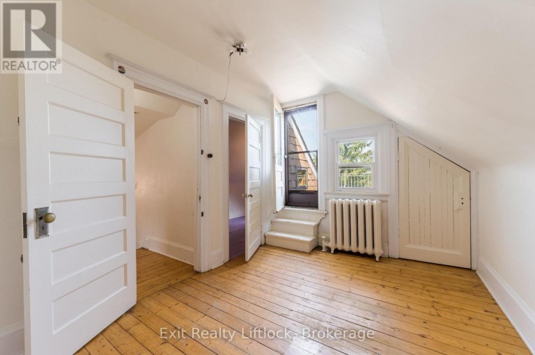 843 LOGAN AVENUE, Toronto (North Riverdale), Ontario, M4K3E2