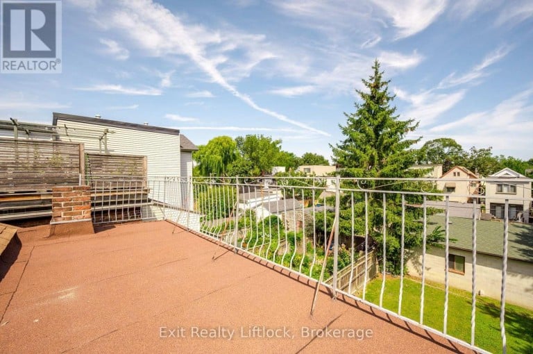 843 LOGAN AVENUE, Toronto (North Riverdale), Ontario, M4K3E2