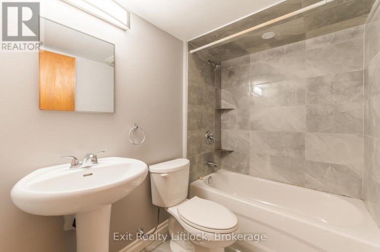 843 LOGAN AVENUE, Toronto (North Riverdale), Ontario, M4K3E2
