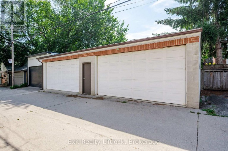 843 LOGAN AVENUE, Toronto (North Riverdale), Ontario, M4K3E2