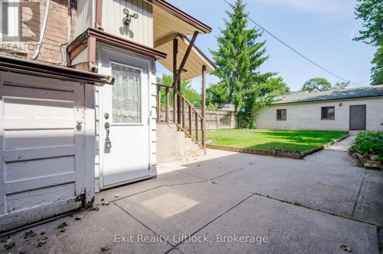 843 LOGAN AVENUE, Toronto (North Riverdale), Ontario, M4K3E2