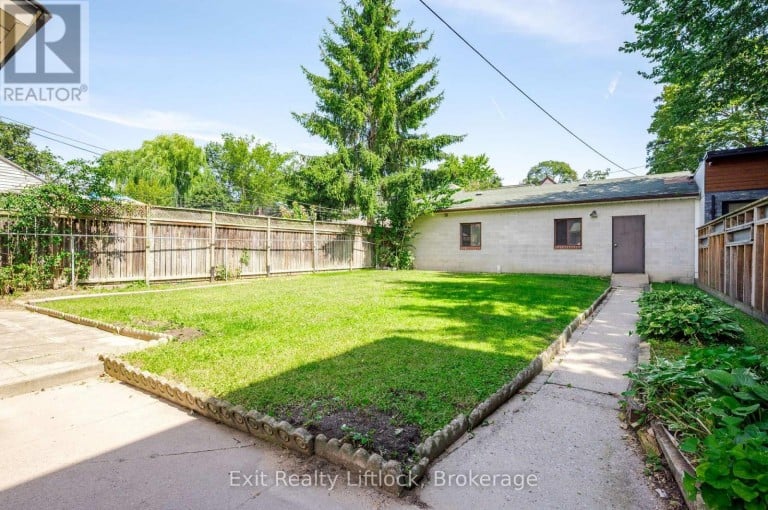 843 LOGAN AVENUE, Toronto (North Riverdale), Ontario, M4K3E2