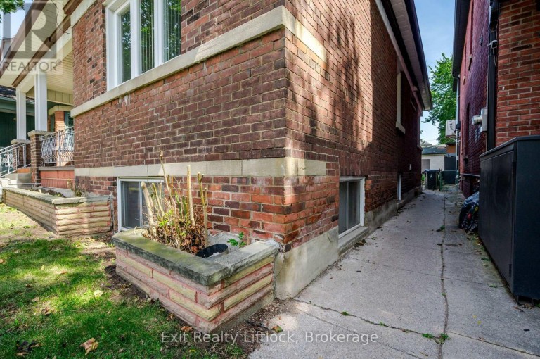 843 LOGAN AVENUE, Toronto (North Riverdale), Ontario, M4K3E2