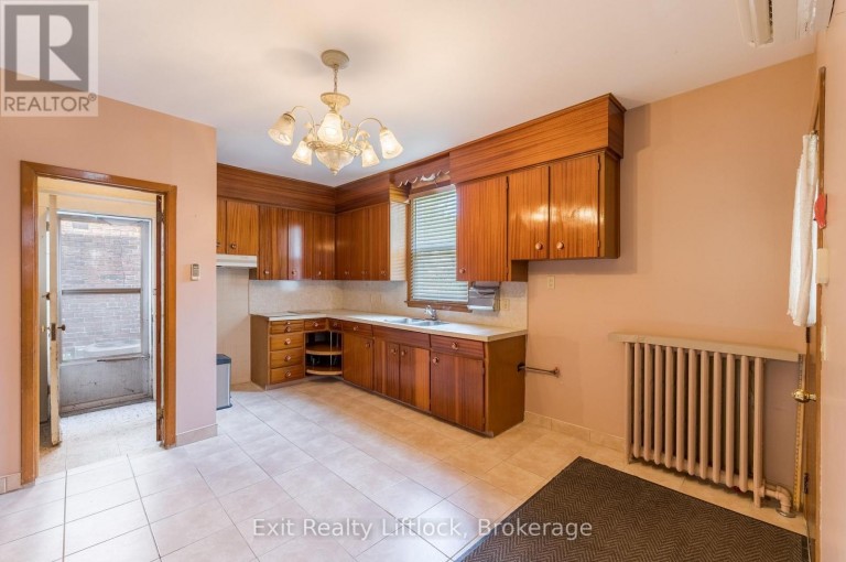 843 LOGAN AVENUE, Toronto (North Riverdale), Ontario, M4K3E2