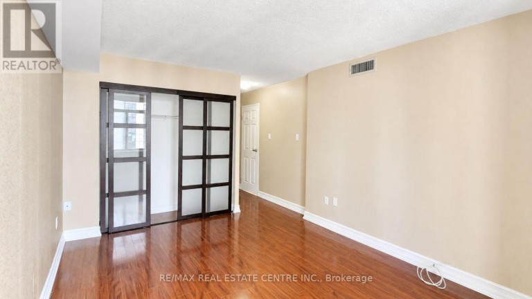 1515 - 300 WEBB DRIVE, Mississauga (City Centre), Ontario, L5B3W3