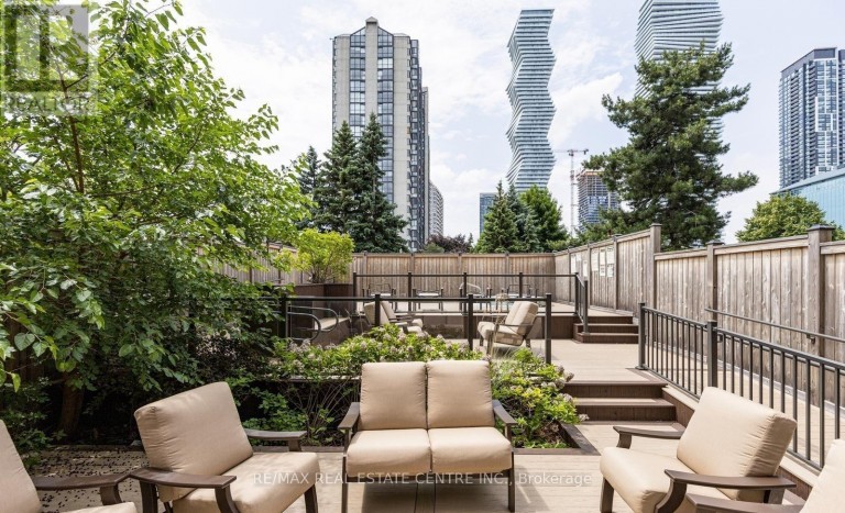 1515 - 300 WEBB DRIVE, Mississauga (City Centre), Ontario, L5B3W3