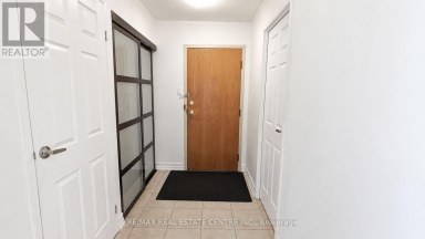 1515 - 300 WEBB DRIVE Mississauga (City Centre) Ontario photo 4