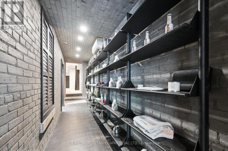 1024 QUEEN STREET W, Toronto (Trinity-Bellwoods), Ontario, M6J1H6