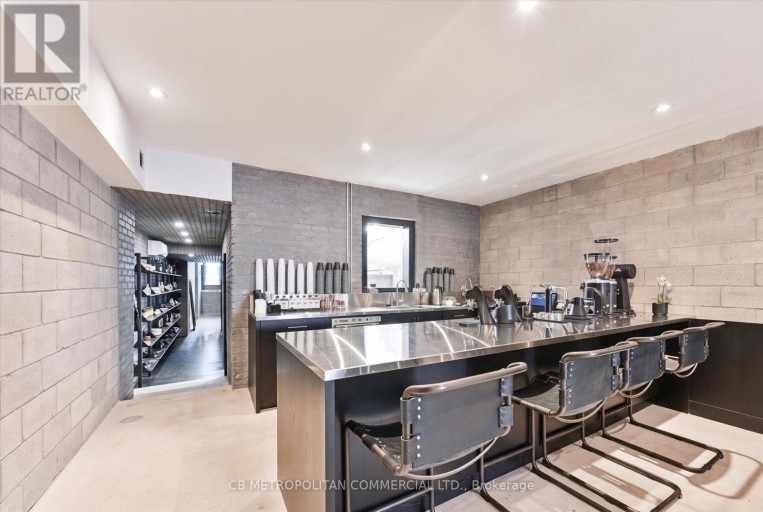 1024 QUEEN STREET W, Toronto (Trinity-Bellwoods), Ontario, M6J1H6