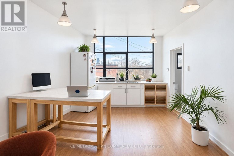 1024 QUEEN STREET W, Toronto (Trinity-Bellwoods), Ontario, M6J1H6