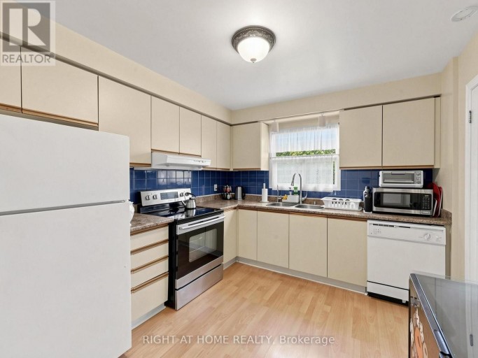 131 CASTLE ROCK DRIVE, Richmond Hill (North Richvale), Ontario, L4C6A1