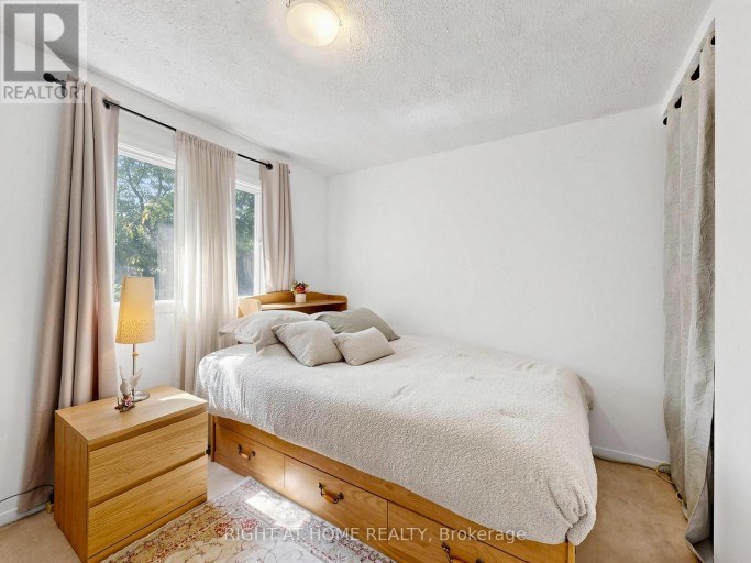 131 CASTLE ROCK DRIVE, Richmond Hill (North Richvale), Ontario, L4C6A1
