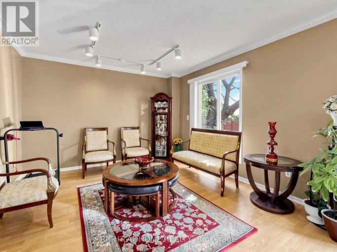 131 CASTLE ROCK DRIVE, Richmond Hill (North Richvale), Ontario, L4C6A1