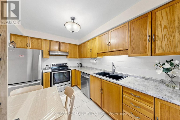 74 HEATHCLIFFE SQUARE, Brampton (Central Park), Ontario, L6S5R4